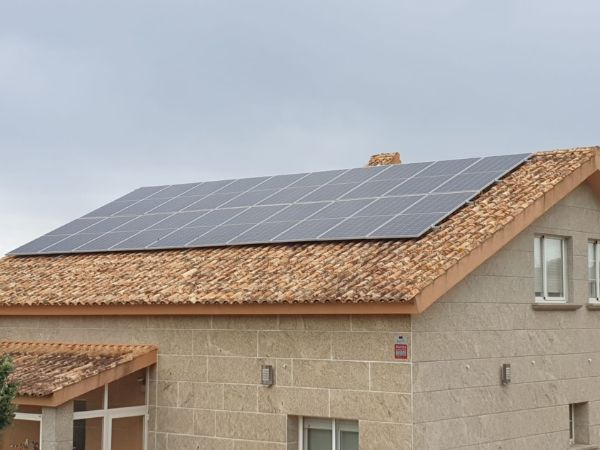 Instalador placas solares en Vigo, tejado inclinado con placas solares